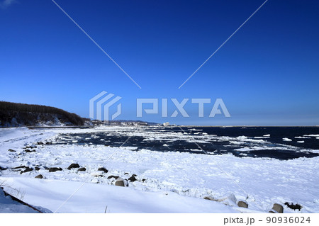 北海道網走市 流氷と網走港 北海道網走市 流氷と網走港 90936024