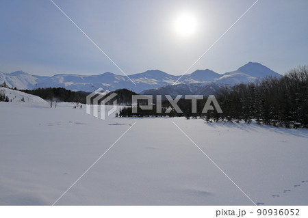 北海道斜里町 冬の知床連山 北海道斜里町 冬の知床連山 90936052