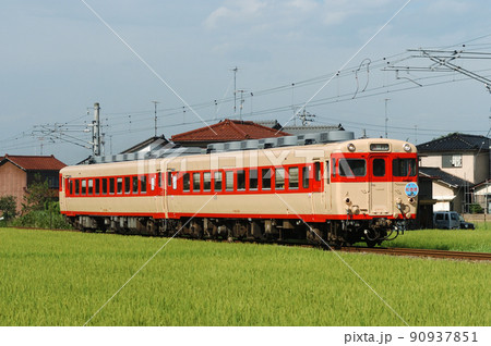 七尾線 津幡ー中津幡 JR西日本 キハ28-2119+キハ58-596(金沢) リバイバル 能登路 七尾線 津幡ー中津幡 JR西日本 キハ28-2119+キハ58-596(金沢) リバイバル 能登路 90937851