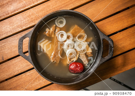 参鶏湯 韓国料理 chicken ginseng soup Korean dish 参鶏湯 韓国料理 chicken ginseng soup Korean dish 90938470