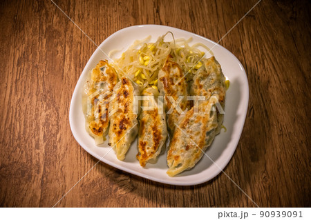 焼き餃子　 Pot Sticker food 90939091