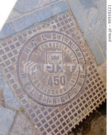 フィンランド　ヘルシンキ　エスプラナーディ通り　マンホール 90939221
