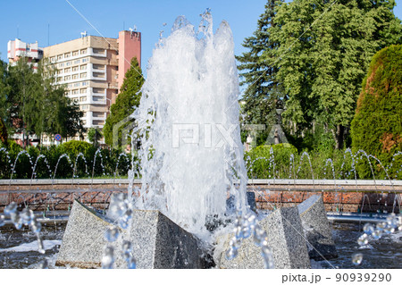Splashes of water in fountain in summer 90939290