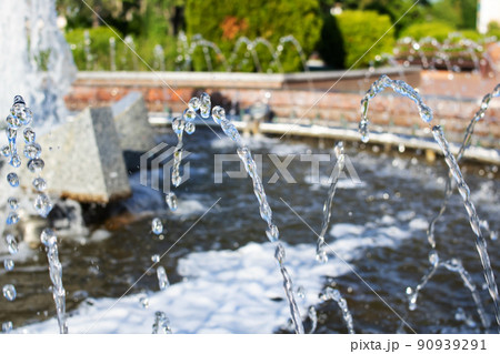 Splashes of water in fountain in summer 90939291