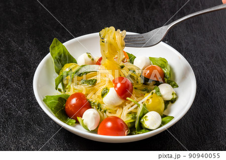 しらたき麺 Noodle dish using Japanese shirataki しらたき麺 Noodle dish using Japanese shirataki 90940055
