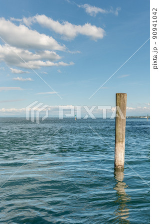 Wiew of the Lake Constance near old Rhine Bridge. 90941042