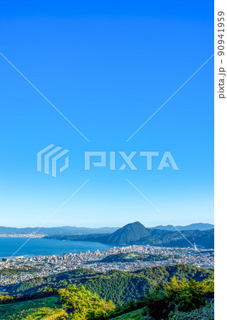 別府大分市街地と別府湾一望 90941959