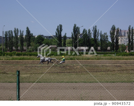Opening of the summer season at the hippodrome and the first races of French trotter horses 90943572