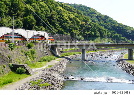 箱根湯本　春の早川とロマンスカー 90943993