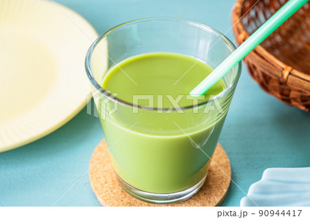冷たい抹茶ラテ 冷たい抹茶ラテ 90944417