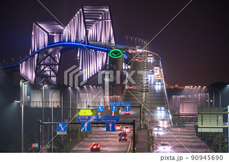 《東京都》ゲートブリッジの夜景・交通物流イメージ 90945690