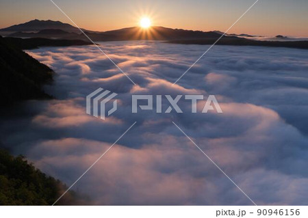 摩周湖の雲海 90946156