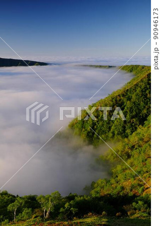 摩周湖の雲海 90946173