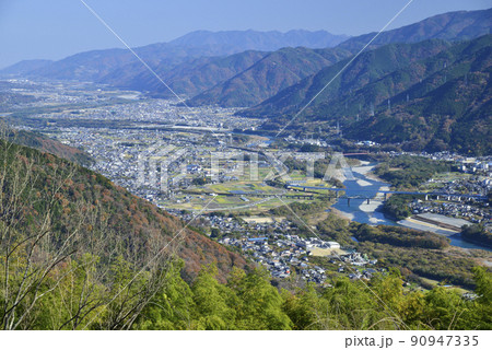 吉野川ハイウェイオアシス周辺と蛇行する吉野川の眺め 吉野川ハイウェイオアシス周辺と蛇行する吉野川の眺め 90947335