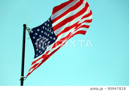 風になびくアメリカ国旗 USA flag streaming in wind 風になびくアメリカ国旗 USA flag streaming in wind 90947828