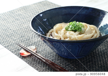 美味しそうなシックなうどん 美味しそうなシックなうどん 90956048