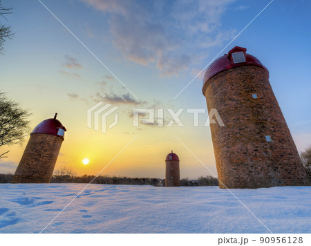 北海道根室市・明治公園 冬の夜明け 90956128