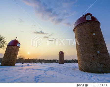 北海道根室市・明治公園 冬の夜明け 90956131