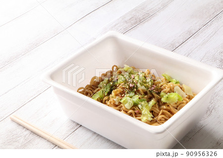 美味しそうなカップ焼きそば 美味しそうなカップ焼きそば 90956326