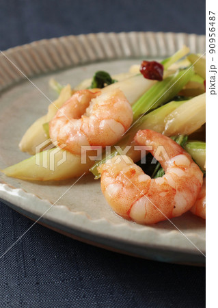 セロリとエビの炒め物(手料理) セロリとエビの炒め物(手料理) 90956487