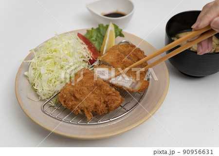 豚カツ定食箸上げ 豚カツ定食箸上げ 90956631