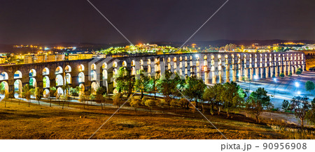 Amoreira Aqueduct at night in Elvas - Alentejo, Portugal Amoreira Aqueduct at night in Elvas - Alentejo, Portugal 90956908