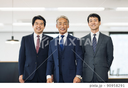 ミドル・シニアのビジネスパーソン 90958291