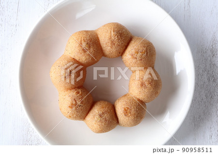 美味しそうなもっちりドーナッツ 美味しそうなもっちりドーナッツ 90958511