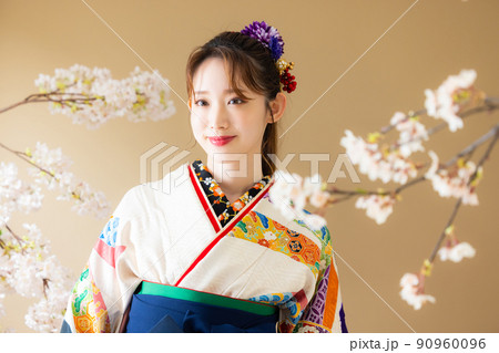 袴　卒業式　桜 90960096