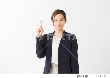 20代女性　ポートレート　スーツ 90961847