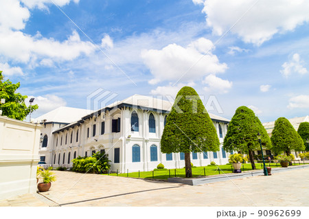 Royal grand palace temple emerald architecture at bangkok, Thailand 90962699