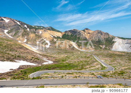 浄土平　火山荒原の幻想的な風景　人気絶景ロード 90966177