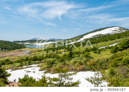 一切経山から望む　蓬莱山　磐梯山　残雪 90966187