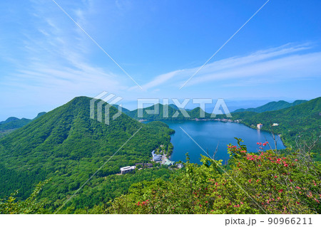 群馬県 榛名山(烏帽子ヶ岳)の山頂から南側の眺望(榛名富士,榛名湖など) 群馬県 榛名山(烏帽子ヶ岳)の山頂から南側の眺望(榛名富士,榛名湖など) 90966211