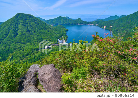 群馬県 榛名山(烏帽子ヶ岳)の山頂から南側の眺望(榛名富士,榛名湖など) 90966214