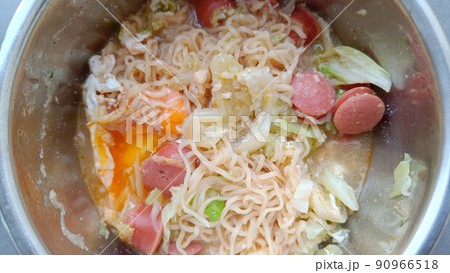 Noodles, the food of the salaryman and the value Expensive living, need to save 90966518