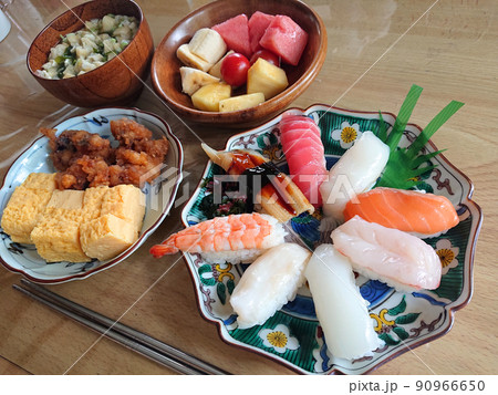 ’Nigiri-Sushi' japanese food on plate / 江戸前握り寿司セット ’Nigiri-Sushi' japanese food on plate / 江戸前握り寿司セット 90966650