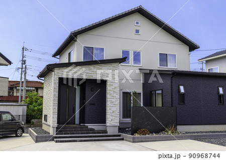 住宅　玄関アプローチ 90968744