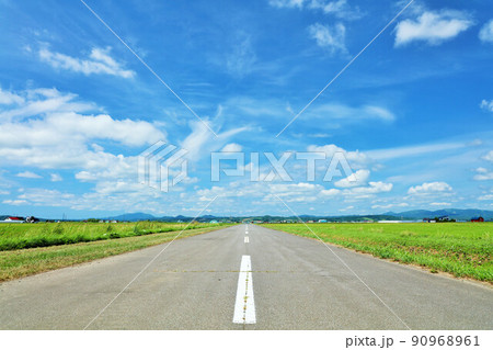 北海道　青空の道 90968961