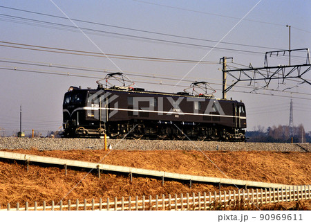 1998年　高崎線を走るEF5861単機回送 90969611