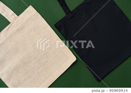Textile shopping bag on green background flat lay 90969914