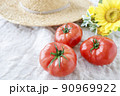 美味しそうに熟したトマト 90969922