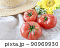 美味しそうに熟したトマト 90969930