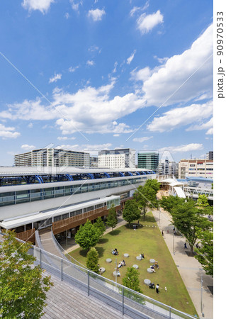 【都市風景】流山おおたかの森駅前の景観 90970533