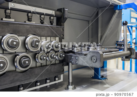 rollers at the machine for straightening the metal bar 90970567