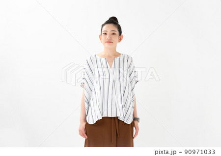 ポートレート 女性 お団子ヘア ポートレート 女性 お団子ヘア 90971033