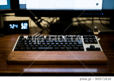 デザイナーイメージ パソコン キーボード デザイナーイメージ パソコン キーボード 90971816