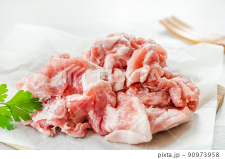 脂身の多い豚のこま切れ肉 脂身の多い豚のこま切れ肉 90973958