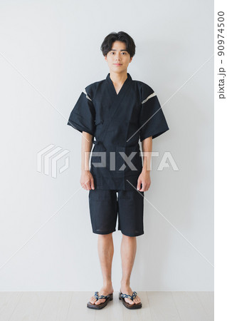 作務衣の男性 和室 畳 作務衣の男性 和室 畳 90974500