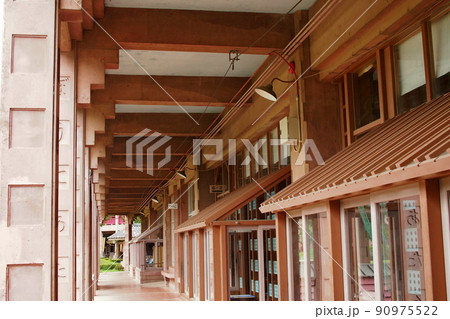 町立笠原小学校の赤茶の2階建て建造物【埼玉県宮代町】 90975522